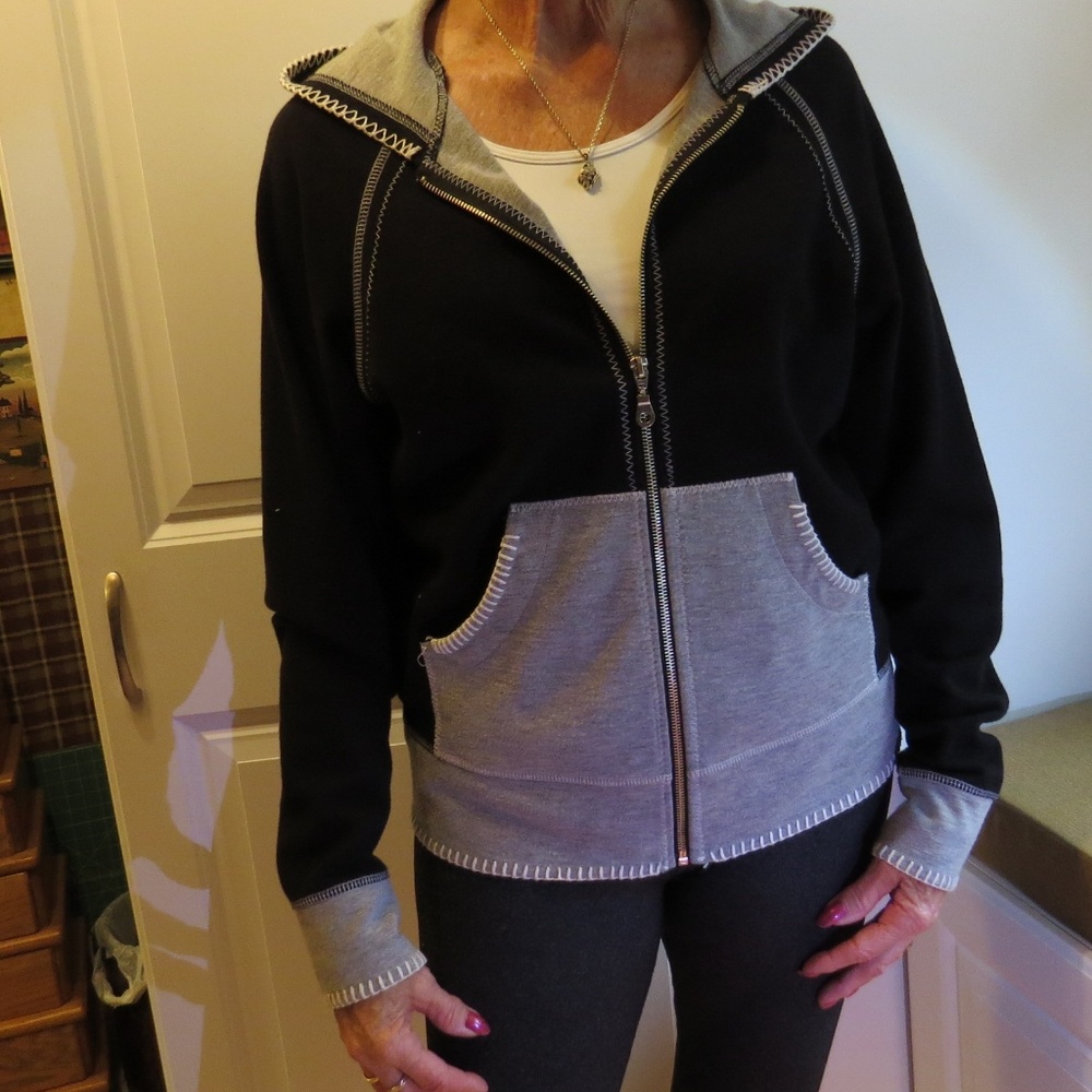 LADIES SPORTS JACKET